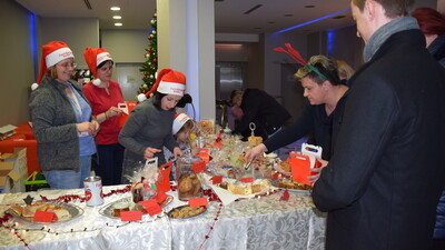 Ciasta i przetwory na kiermaszu świątecznym w Eurozet